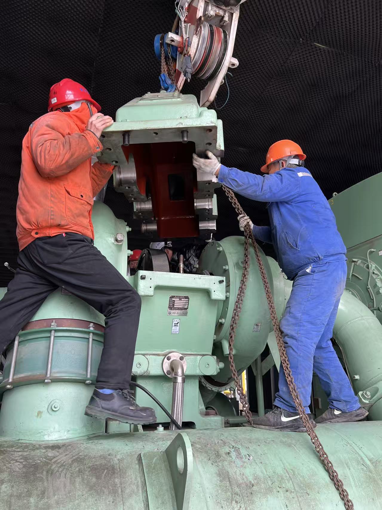 IHI F44A3 overhaul — lifting the compressor unit
