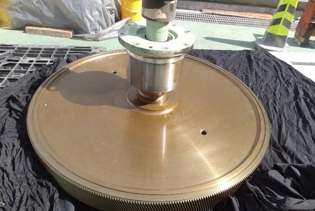 IHI TX-A bull gear surface yellowed by aged oil