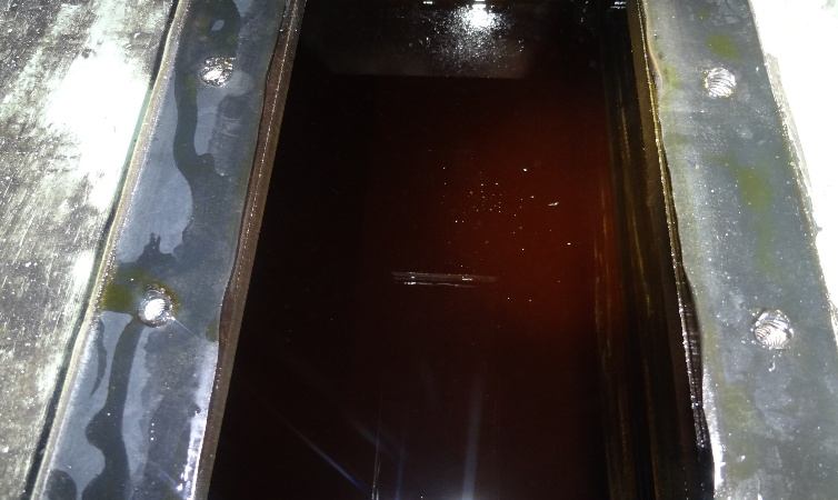 IHI TX-A discolored oil close-up