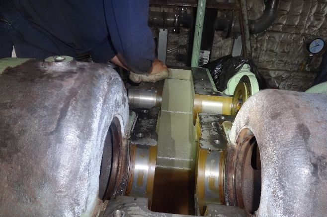 IHI TX-A gearbox and oil tank cleaned with dough