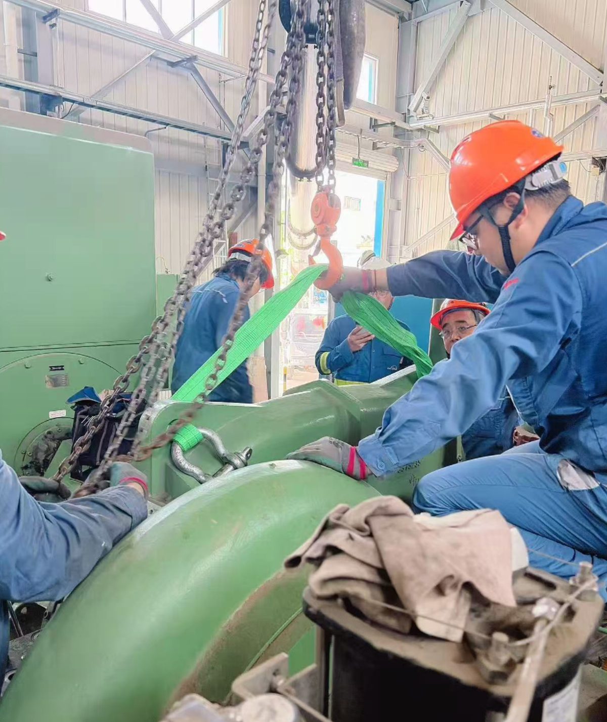 Cameron MSG overhaul — lifting the compressor casing with a chain hoist