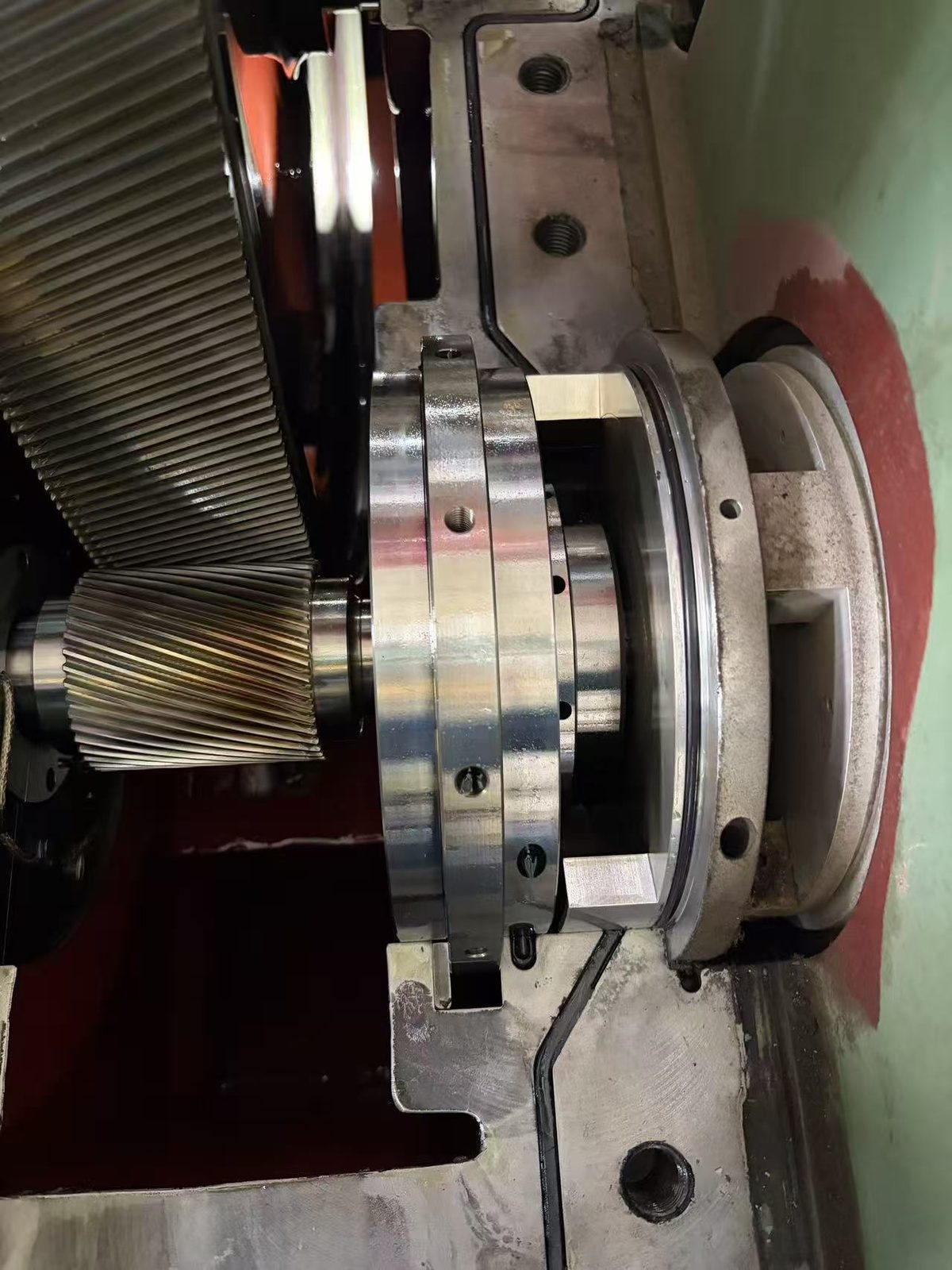 Cameron MSG overhaul — tilting pad bearing and bearing housing on pinion shaft