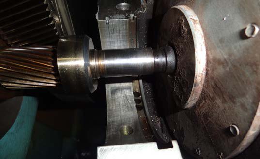 IHI TX-Z compressor 1st-stage bearing journal with carbon deposits